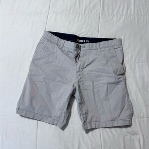 Crown & Ivy Light Gray Men's Flat Front Shorts